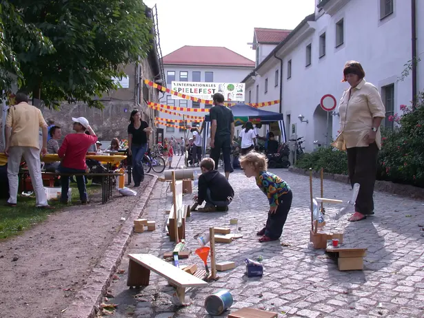 Supported Spielehaus e.V. and Jugendhaus Kiwi with Our Christmas Donations in 2019 Supported Spielehaus e.V. and Jugendhaus Kiwi with our Christmas donations in 2019